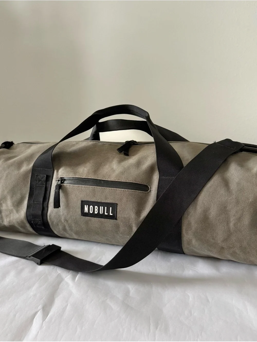 NoBull XL Waxed Gray Canvas Duffle Gym Travel Bag Tote Multiple Int/Ext Pockets